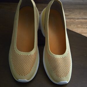 Vionic Kallie Women's Yellow/orange Knit Flats